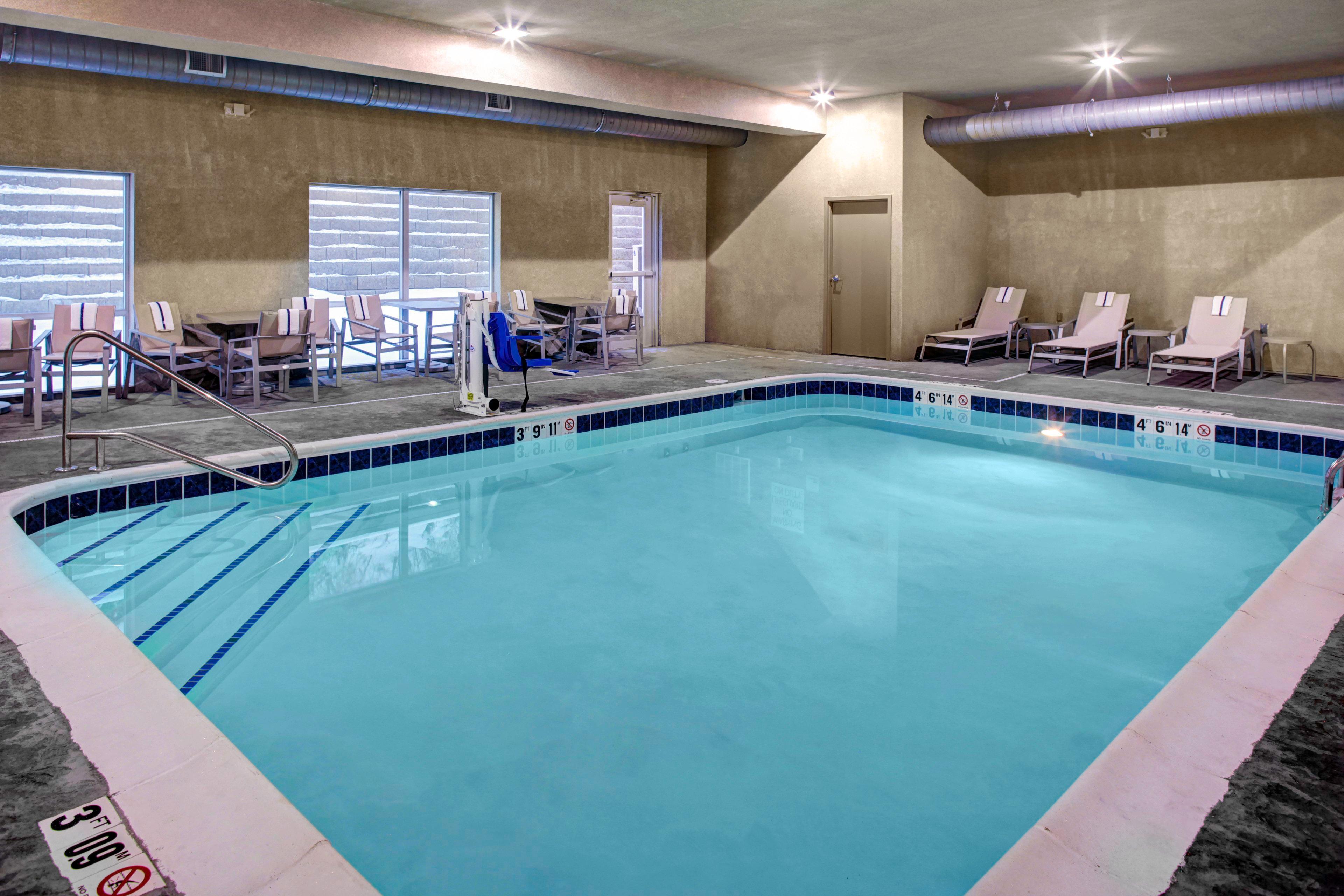 Holiday Inn Express & Suites Coldwater By Ihg Exterior foto