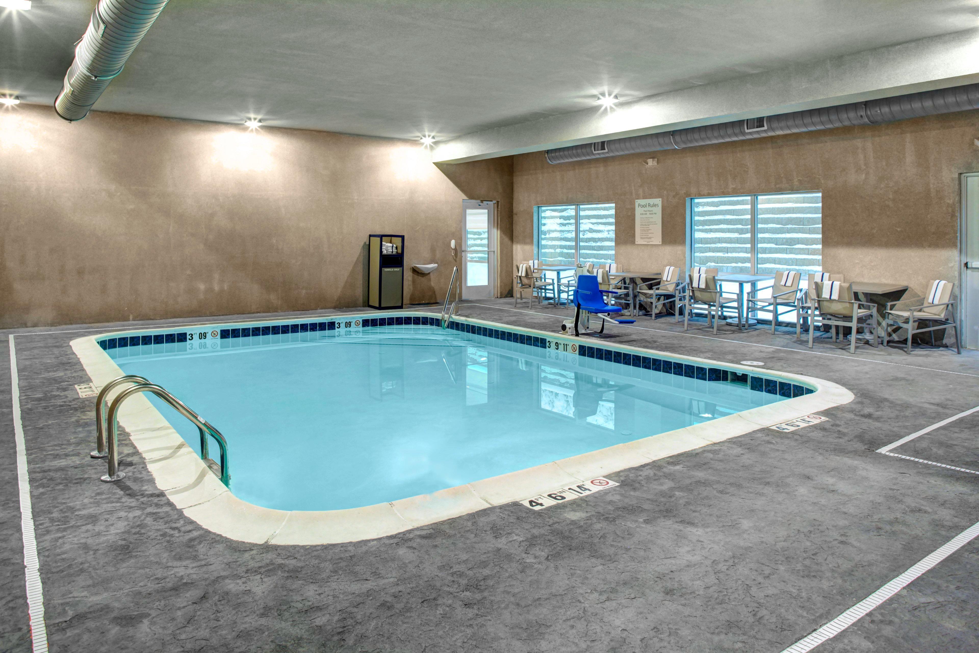 Holiday Inn Express & Suites Coldwater By Ihg Exterior foto